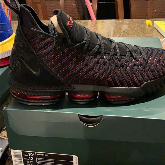 Lebron XVI men’s 10.5 brand new never worn - Picture 3 of 5